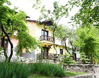 Bolu Abant'ta Balayı Çiftlerine Uygun, Ortak Havuzlu, Olanaklı Villa - 4