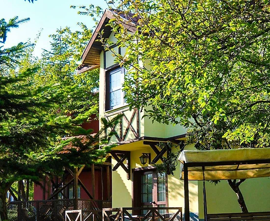 Bolu Abant'ta Tesis İçerisinde, Kapalı Ortak Havuzlu, Konforlu Villa - 1