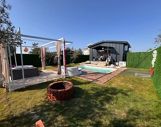 Antalya Döşemaltı'nda Yemyeşil Bahçeli, Özel Havuzlu, Konforlu Tiny House - 1
