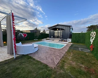 Antalya Döşemaltı'nda Yemyeşil Bahçeli, Özel Havuzlu, Konforlu Tiny House - 4