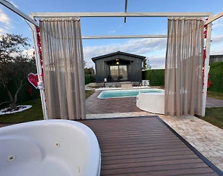 Antalya Döşemaltı'nda Yemyeşil Bahçeli, Özel Havuzlu, Konforlu Tiny House - 5