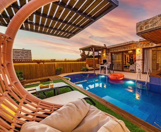 Kaş İslamlar'da Doğa İle İç İçe, Özel Havuzlu, Jakuzili Balayı Villası - 1