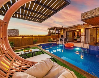 Kaş İslamlar'da Doğa İle İç İçe, Özel Havuzlu, Jakuzili Balayı Villası - 1