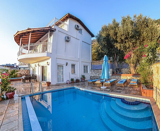 Kaş Bezirgan'da Merkeze Yakın, Özel Havuzlu, Konforlu Villa - 1