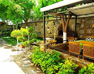 Aydın Kuşadası'nda Huzurlu ve Sakin Ortam Arayanlara, Bahçe Katı - 1