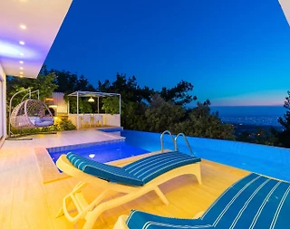 Kaş Üzümlü'de Doğa Manzaralı, Isıtmalı Havuzlu, Jakuzili Villa - 4