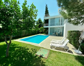 Serik Kadriye'de Denize Yakın Konumda, Özel Havuzlu, Konforlu Villa - 1