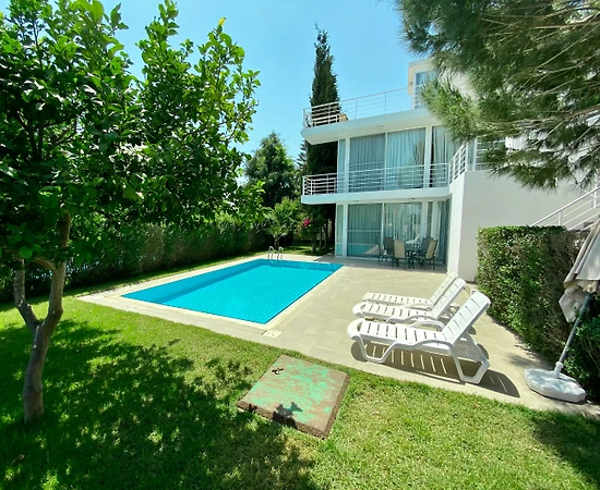 Serik Kadriye'de Denize Yakın Konumda, Özel Havuzlu, Konforlu Villa - 1