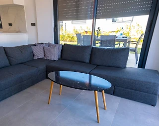 İzmir Çeşme'de Merkezi Konumda, Özel Havuzlu, Bahçeli,  Lüks Villa - 3