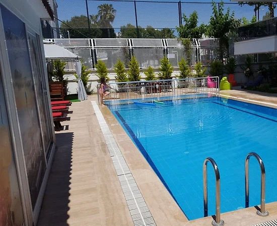 Antalya Konyaaltı'nda Plaja 150 Metre Mesafede, Bahçeli, Dubleks Suit - 1