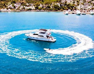 Bodrum Türkbükü Çıkışlı, Muhteşem Denizde, 4 Kişi Kapasiteli Motoryat - 1