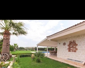 İzmir Çeşme'de Yemyeşil ve Ferah Bahçeli, Özel Havuzlu, Şirin Villa - 3