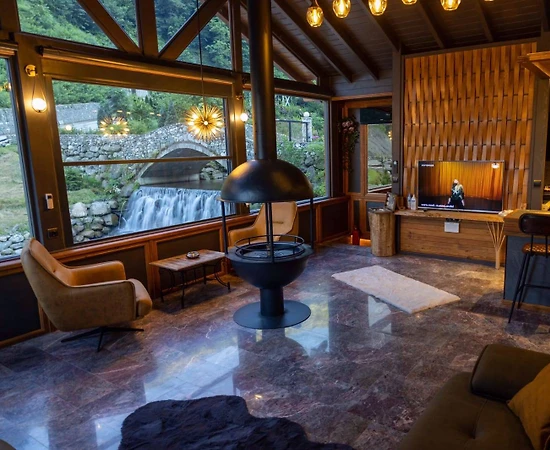 Sapanca Mahmudiye'de Orman Manzaralı, Özel Havuzlu, Kiralık Bungalov - 1