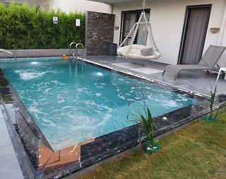 Kuşadası Soğucak'ta Masajlı Havuzlu, Akıllı Ev Sistemine Uygun Villa - 2