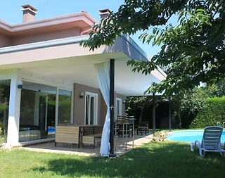 Sapanca Kırkpınar'da Yemyeşil Bahçeli, Özel Havuzlu, Modern Villa - 1