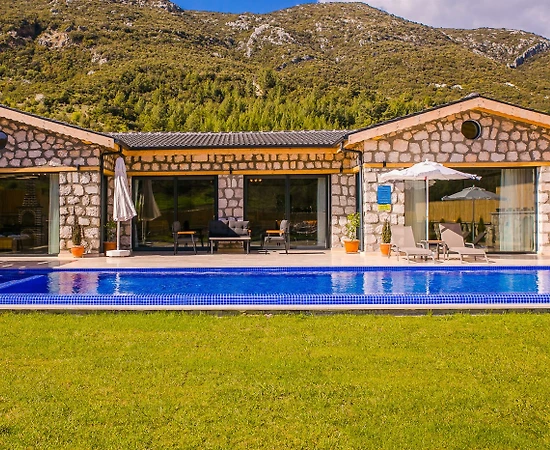 Kaş Hacıoğlan'da Doğanın Kalbinde, Özel Havuzlu, Kiralık Taş Villa - 1