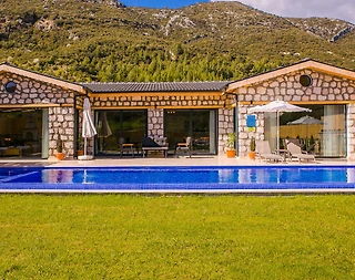 Kaş Hacıoğlan'da Doğanın Kalbinde, Özel Havuzlu, Şık Taş Villa - 1