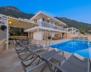 Kaş Kalkan'da Merkezi Konumda, Özel Havuzlu, Jakuzili, Kiralık Villa - 1
