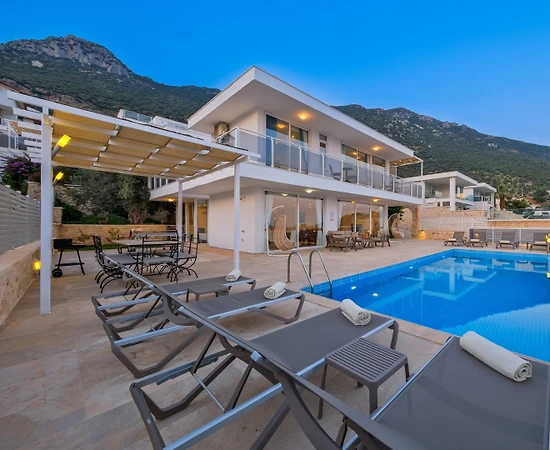 Kaş Kalkan'da Merkezi Konumda, Özel Havuzlu, Jakuzili, Kiralık Villa - 1