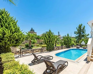 Alanya'da Geniş Ailelere Uygun, Özel Havuzlu, Konforlu Villa - 1