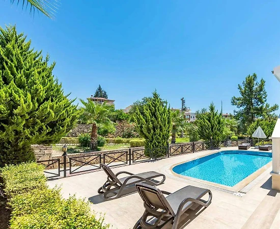 Alanya'da Geniş Ailelere Uygun, Özel Havuzlu, Konforlu Villa - 1