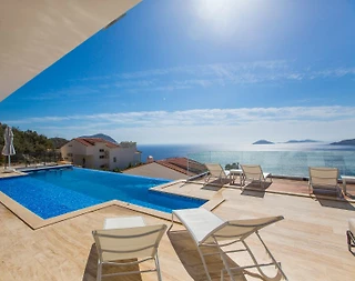 Kaş Kalkan'da Denize Yakın, Sinema Odalı, Lüks Villa - 2