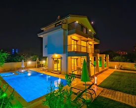 Fethiye'de Merkezi Konumda, Geniş Bahçeli, Özel Havuzlu, Lüks Villa - 2