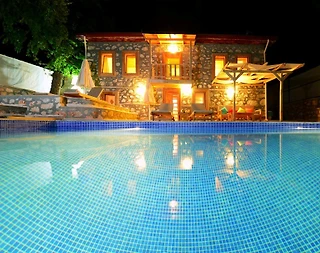 Kaş İslamlar'da Taş ve Ahşap Mimarili, Özel Havuzlu, 4 Kişilik Villa - 1