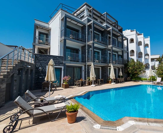 Bodrum Gümbet'te Havuz Manzaralı, Denize Yakın, Kiralık Suit - 1