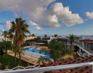 Kıbrıs İskele’de Tesis İçerisinde, Ortak Havuzlu, Modern Daire - 1