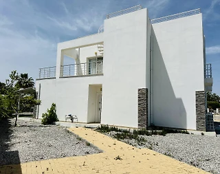 Kıbrıs İskele'de Site İçinde, Ortak Havuzlu, 3+1 Lüks Villa - 1