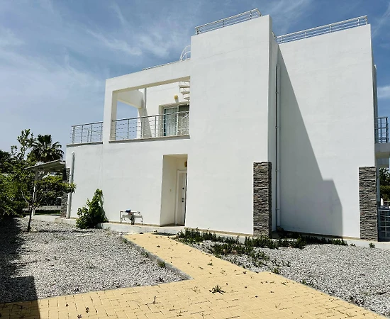 Kıbrıs İskele'de Site İçinde, Ortak Havuzlu, 3+1 Lüks Villa - 1