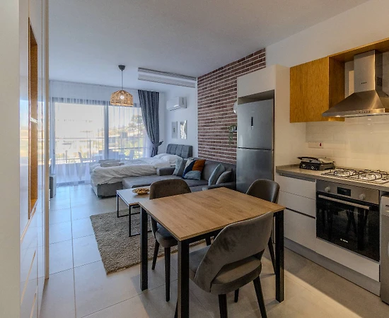 Kıbrıs Girne'de Tesis İçerisinde, Ortak Havuzlu, Kiralık Daire - 1