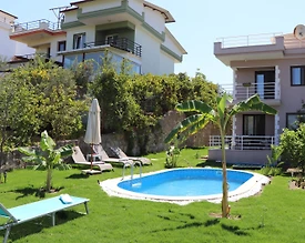 İzmir Güzelbahçe'de Yemyeşil Bahçeli, Özel Havuzlu, Orman İçinde Villa - 2