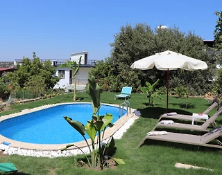 İzmir Güzelbahçe'de Yemyeşil Bahçeli, Özel Havuzlu, Orman İçinde Villa - 3