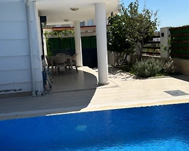 Dikili Çandarlı'da Kalabalık Ailelere Uygun, Özel Havuzlu, Kiralık Villa - 2