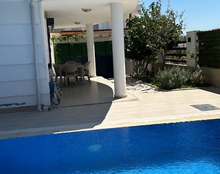 Dikili Çandarlı'da Kalabalık Ailelere Uygun, Özel Havuzlu, Şık Villa - 1