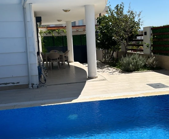 Dikili Çandarlı'da Kalabalık Ailelere Uygun, Özel Havuzlu, Kiralık Villa - 1