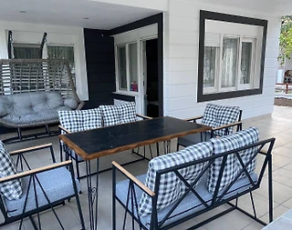 Kemer Tekirova'da Denize Sıfır, Özel Plajlı, 2+1 Tatil Evi - 1