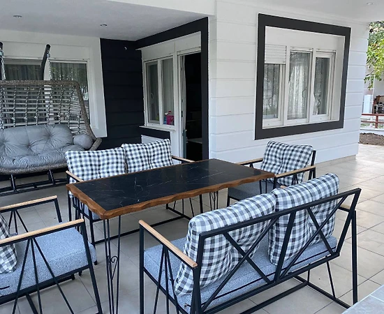 Kemer Tekirova'da Denize Sıfır, Özel Plajlı, 2+1 Tatil Evi - 1