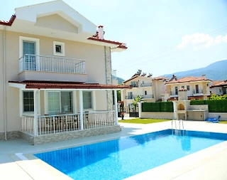 Muğla Dalyan'da Modern Mimarili, Geniş Havuzlu, Tatil Villası - 3
