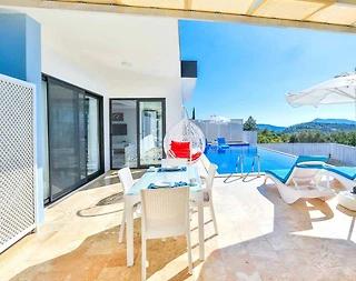 Kaş Üzümlü'de Doğa İçerisinde, Isıtmalı Özel Havuzlu, Kiralık Villa - 4
