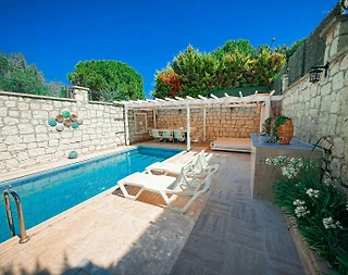 Çeşme Alaçatı'da Geniş Ailelere Uygun, Özel Havuzlu, Kiralık Villa - 3