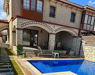 Çeşme Alaçatı'da Kalabalık Ailelere Uygun, Özel Havuzlu, Kiralık Villa - 1