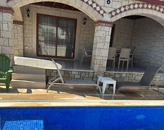Çeşme Alaçatı'da Kalabalık Ailelere Uygun, Özel Havuzlu, Kiralık Villa - 3