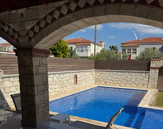 Çeşme Alaçatı'da Kalabalık Ailelere Uygun, Özel Havuzlu, Kiralık Villa - 4