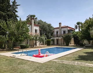 Çeşme Alaçatı'da Merkezi Konumda, Ortak Havuzlu, Konforlu Villa - 3