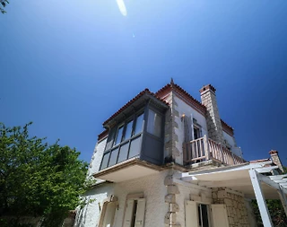 Çeşme Alaçatı'da Merkezi Konumda, Ortak Havuzlu, Konforlu Villa - 5
