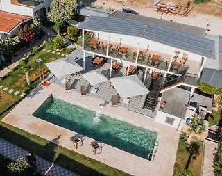 Çeşme Altınkum'da Modern Tasarımlı, Ortak Havuzlu, 2+1 Tiny House - 4