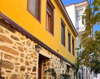 İzmir Çeşme'de Merkezi Konumda, Konforlu Tasarımlı, Dubleks Ev - 1